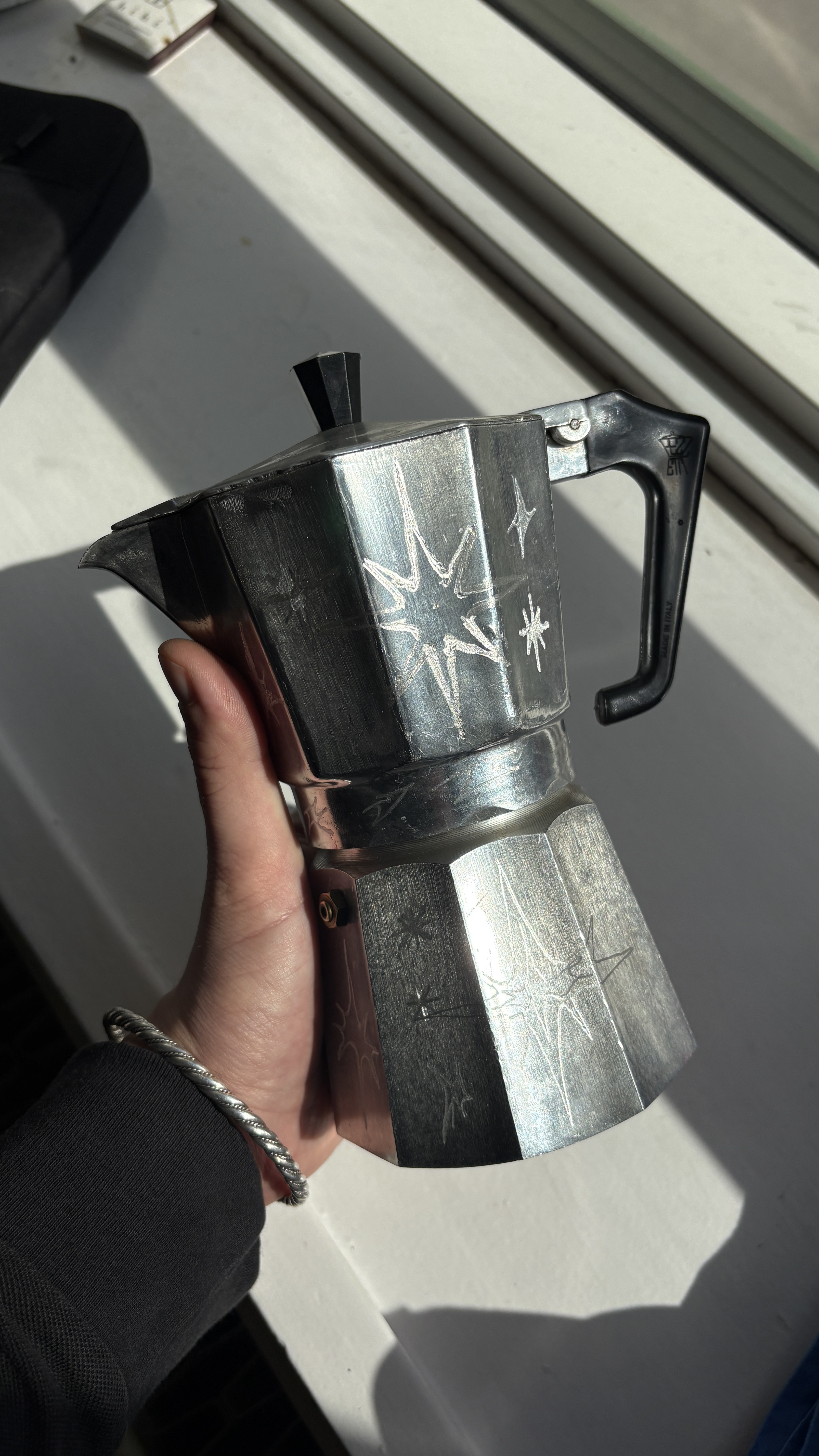 Engraved moka pot